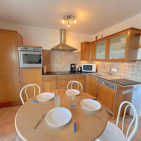 3 Pieces Avec Terrasse Proche A Saint-raphael - Fr-1-226a-201